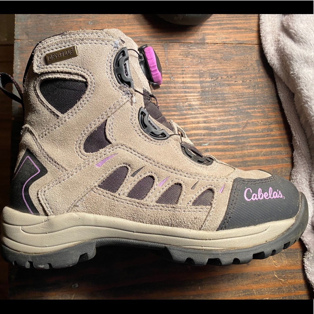 Cabelas Woman’s Snow Runner Boa Pac Snow Boots